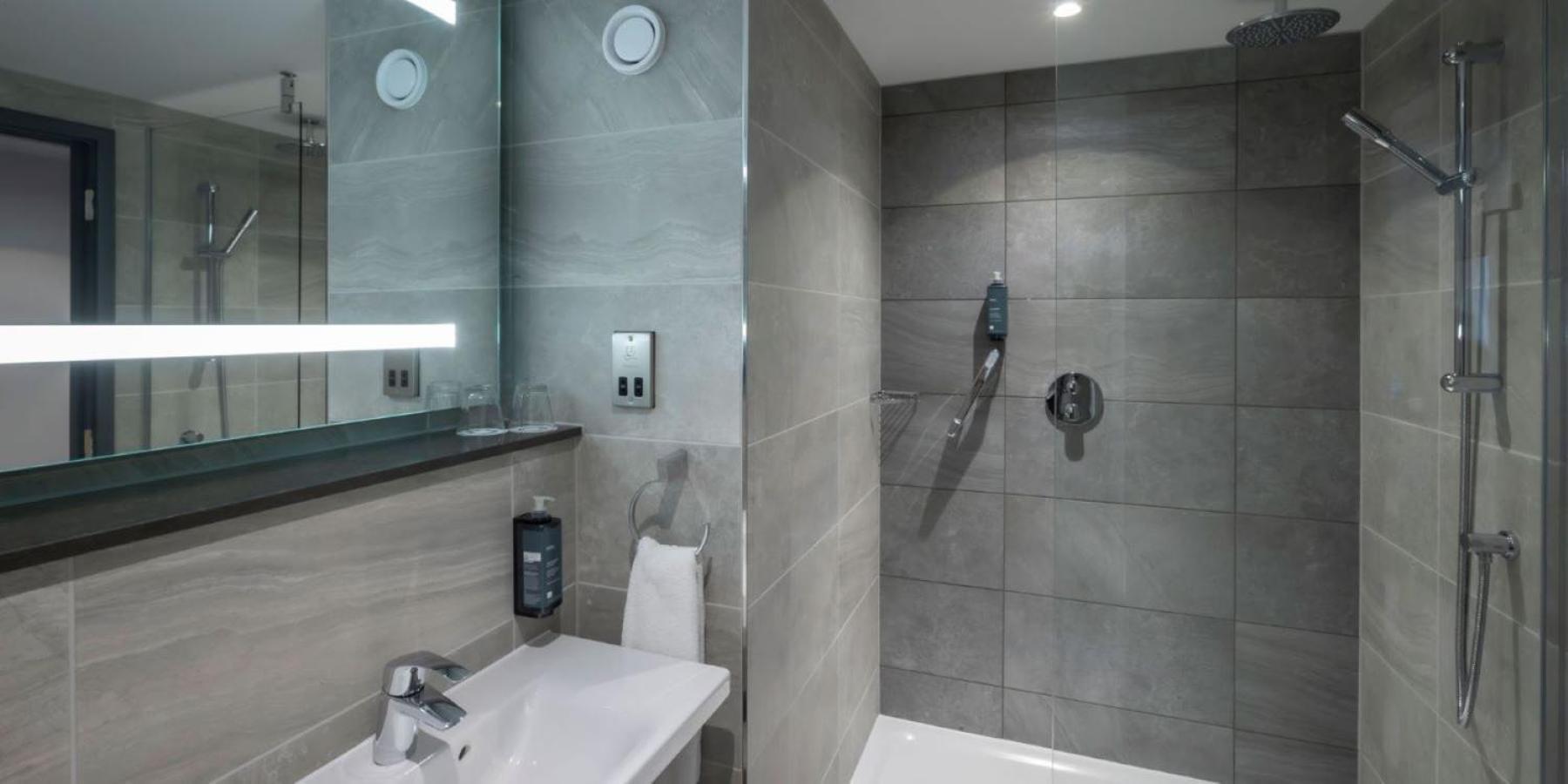 Maldron Hotel Brighton City Centre Экстерьер фото